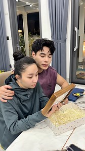 2.4M views · 73K reactions | Mỗi lần gần Tết là nhớ mẹ ... mấy chị cứ nói sao ko để Quỳnh quên đi nhắc hoài Quỳnh khóc ... mẹ mình sao mà quên được mấy chị ... chỉ là cố che giấu cảm xúc thôi .... sau cảm giác nhớ mẹ là 1 cảm giác rất lạ ..cảm giác luôn có mẹ bên cạnh chúng con ... | Lê Dương Bảo Lâm | Facebook