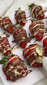 Rack of lamb with baked potatoes🥗 And vegetable salad. For dessert: Chocolate-covered strawberries. Marinade for meat: Olive oil, soy sauce, onion, garlic, Svan salt, ground paprika, black pepper. Marinade for potatoes: Olive oil, salt, pepper, ground paprika, onion. Let's cook 🧑🏽‍🍳 Marinate the meat. Put foil on a baking sheet, make sides. Put the meat on, cover with foil on top. Place on the lower level of the oven. Marinate the potatoes, place on the middle level of the oven. Bake the mea