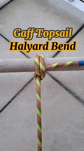 GAFF TOPSAIL HALYARD BEND. This is a neat and snug hitch that is very easily untied. The tucked end should be nipped well up on the top of the spar. Abok#1677 #knotted #ropework #simpleknot #fyp #nudo #knotting #bend | Nots