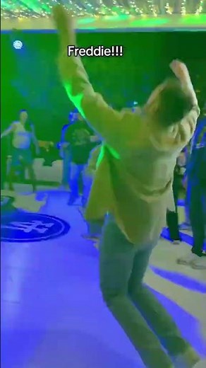 THE WORM! Freddie Freeman shows off dance moves at Mookie Betts' party #Dodgers