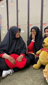 Selain mainan anak patung sebesar ni ada lagi banyak hadiah kami nak bagi kepada semua pengunjung reruai fun game sempena Karnival Rakyat Karangkraf nanti. Mana tahu rezeki adik-adik kan. Jangan lupa datang tau! Kredit audio: Cast Iron Skillet, Andy Ellison, Soundstripe #sinarbestari #pendidikan #fungame #karnivalrakyatkarangkraf #kembalikannostalgia #sinarharian #sinarkarangkraf | SinarBestari