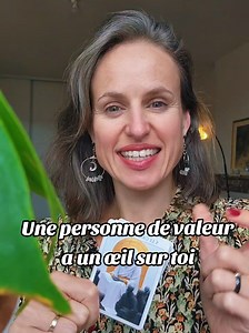 Une personne de valeur a un œil sur toi – message tarot