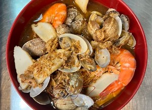 5.5K views · 1.1K reactions | Halal Mee Prawn di Singapura. Jom try kerja bertemu sepasang suami isteri yang menghasilkan berbagai menu orang Cina yang halal | Sujimy Mohamad | Facebook