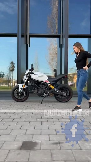 Motorcycle acrobatics😆 #chicas #chicamala #bikegirl #bikelife #bikehub #ducati #yamahar1m #speedtest #dyno | Brigita G