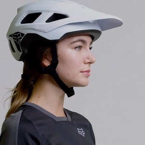 Fox Mainframe Helmet . Getting protection for your most valuable asset—your brain—shouldn’t break the bank. At only €89.95 the Mainframe mountain bike helmet fits the profile, bringing you competition-level features in a stylish and affordable package. . Designed specifically for riders out exploring the trail or checking off adventures with friends, the Mainframe helmet offers everything you need to rip with confidence. Equipped with MIPS™️ technology which offers impact protection that absorbs