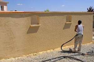 Comment enduire une façade à la main ?