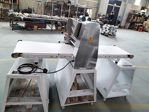 [Hot Item] Commercial Use Croissant Bread Baking Machine Mini Size Dough Sheeter