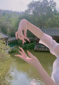 Beautiful hand movements | DIYBusyBees | Facebook