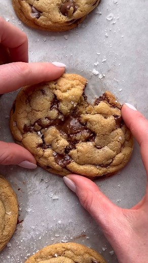 the best browned butter chocolate chip cookies of all time. periodt. recipe: https://bromabakery.com/best-chocolate-chip-cookies/ | Broma Bakery