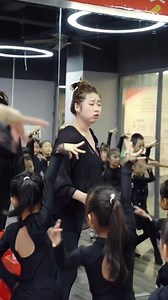 140K views · 3K reactions | Your swag is showing!  Now turn it up ONE MORE LEVEL!  Tag someone who needs this confidence boost! ""气场全开！ 现在再上一个台阶！ 艾特需要这份自信的朋友！#拉丁舞 #latin #funnyvideos #激情 #passionate #funny #搞笑 | 大王老师 Dawang Teacher | Facebook