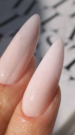 ✨ Mineral base Flash 🩷✨ 📸Crédit vidéo: @carooline.e 🛍• Retrouvez tous nos produits sur www.indigonails.fr #indigonailsfrance #mineralbaseflashindigo #indigoflash #flasheffect #reflectivnails #ongles #nails #nailart #gelpolish #indigonails | Indigo Nails France