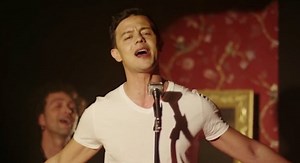 Clip de "Senorita" : Amine rejoue "Une nuit en enfer" pour faire danser les foules