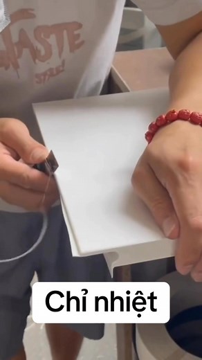 Chỉ keo nhiệt dán cạnh tay nắm - em về full bảng màu các bác lựa thoải mái ạ #vuaphukiennoithat #xuhuongfb #ongtrumphukien #maygocongnghiep #thietkethicong #phukiennoithat | Yến Yến