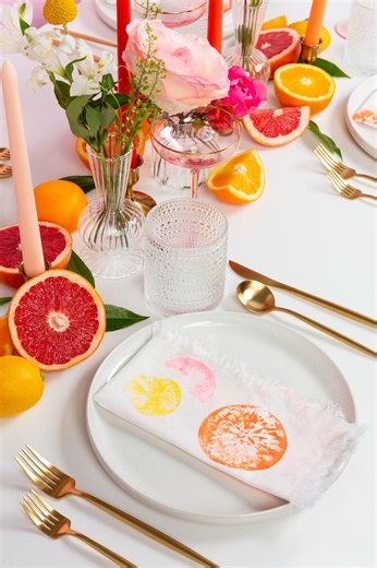 Spring has sprung! 🌸 Freshen up your tablescape decor this season with a citrus twist! 🍊🍋 Turn citrus fruits into unique stamping tools with Tulip Brush-On Fabric Paint! Check out our tutorial and learn how to make custom napkins with colorful fruit prints 🎨 | TulipColorCrafts