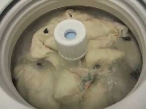 Speed Queen AWN432 washing Queen size comforter