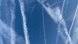 Contrails Clouds Against Blue Sky Texture 库存影片视频（100% 免版税）3553866029 | Shutterstock