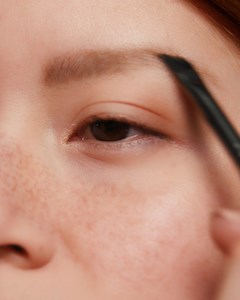 2.9K views · 14 reactions | Dreaming of natural-looking bushy brows? Victoria Penrose gives you her tips to nail them in your everyday makeup routine! | Limitless Flow | Facebook