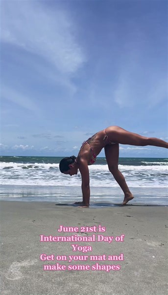 Outdoor Yoga and Handstand in Bikini | Yoga Inspiration on the Beach
