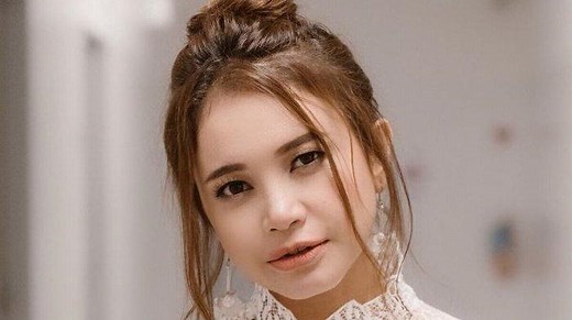 Chord Gitar Wanita yang Kau Pilih - Rossa, dengan Lirik: Kau Jadikan Aku Ini Wanita yang Kau Pilih - Tribunnews.com