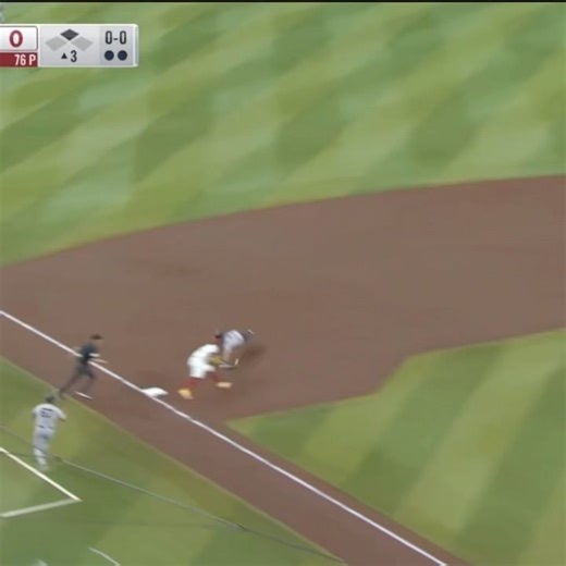 TWO runs score on an Austin Wells sac and an error! 5-0 YANKEES IN THE 3RD!! | Yankees Avenue