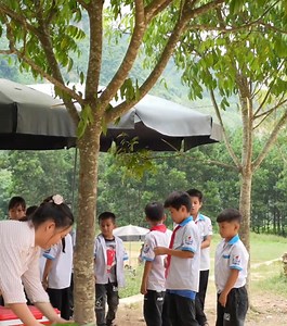 73K views · 1.8K reactions | 833 The woman burst into tears when she saw CEO Tuan and his single mother travel 150km to visit her. | Hard lifeshow | Facebook