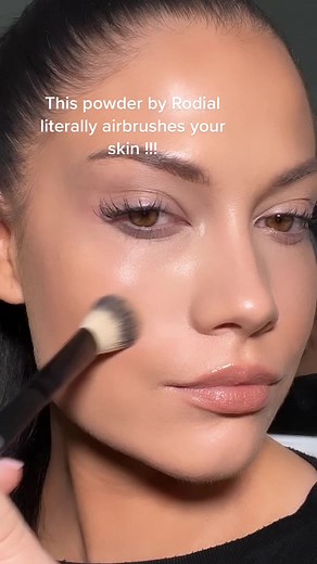 Thank me later !!! This new Glass Powder pressed from @rodialbeauty is flawless ! (JACINTA15 for %) #makeuptuts #makeuphacks #rodial #foryou ad