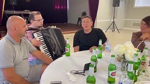 299K views · 7.1K reactions | Poleti, ptico malena, poleti, lasto šarena, poleti jugu i sinjem moru tamo je Krajina!   Šegrt u akciji! | KrajiskaVEVO | Facebook