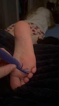 Tickling my gf’s bare foot with a feather 🪶 #feet #toes #foot #tickling #soles #pedicure #ticklish