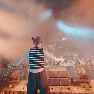 🏁IN THE RACE FOR BEST FEMALE MC🏁 THE RACE TO ROUND 1 NOMINATIONS🏆 From BOOMTOWN to DRUMSHEDS - Savvy B has been asserting herself a one of the leading breakthrough MCs of 2024, performing with acts including Charlie Tee, Sota and Lens. Vote now if you think she deserves to be nominated🔗 https://drumandbassawards.com/voting | Drum and Bass Awards