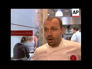 Chef shows cookery class how to serve up foie gras