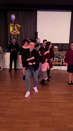 Wenn auf einer Party gefühlt nur 5 Leute sich trauen zu tanzen 😜 #jerusalema #flashmob #linedance #ballidigruppo #party