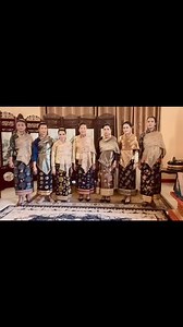 The traditional Lao dress of noble women 🇱🇦🇱🇦 #LaoCulture #voyagerAuLaos #老挝旅游 #visitlaos #laotourism #เที่ยวลาว #travelinLaos #วัฒนธรรมลาว #ວັດທະນະທຳລາວ #Laoculture #វប្បធម៌ឡាវ #라오스문화 #လာအိယဉ်ကျေးမှု #vănhóaLào #budayaLaos #라오스예술 #ศิลปะลาว #လာအိုအနုပညာ #LaoArt #ArteLaotiana #siningNgLao #ラオスの芸術 #ArteDoLaos #nghệThuậtLào #LaosasMāksla #老挝艺术 #ສິລະປະແລະວັດທະນະທຳລາວ | Laos Culture and Arts ສິລະປະ ແລະ ວັດທະນະທໍາລາວ