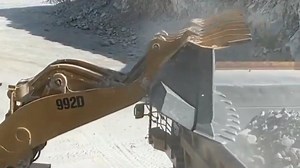 Caterpillar 992C Wheel Loader Loading Caterpillar 777F Dumpers Interkat SA | Alat Berat Mania