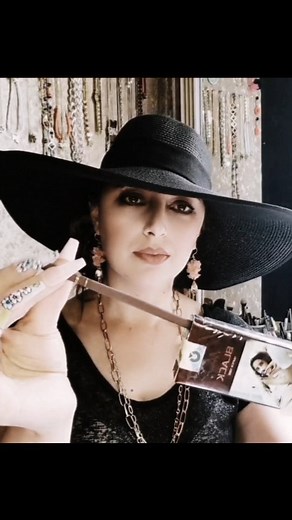 #smokingmodel #smoking #smokingnow #smokinglover #smokingelegante #smokinggirl #smokingwoman🚬 #smokinghotwife #smokingfetish | Zeina Asmr