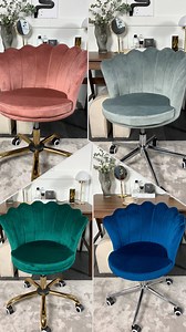 💼✨ Abbellisci il tuo ufficio con le eleganti e comode sedie da ufficio MONTICELLO II, ora disponibili sul negozio online Beliani. Caratterizzate da sedile e schienale in velluto e da eleganti gambe dorate, queste sedie sono l'aggiunta perfetta a qualsiasi spazio di lavoro moderno. Acquistate ora e provate il massimo del comfort e del lusso. 🪑💻 🛒Sedia da ufficio velluto verde MONTICELLO II #ufficioincasa #scrivania #stanzadaletto #homeandoffice #homeofficegoals | Beliani Italia