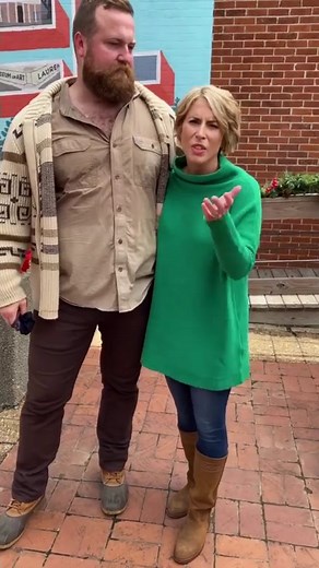 A Christmas Open House is on HGTV and @discoveryplus. Go behind the scenes with @scotsman.co and @erinapier. What was your favorite part of the movie? | HGTV