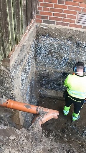 Trockeneis im Einsatz 🥶 #dermackermitdembagger #trockeneis | Der Macker Mit dem Bagger