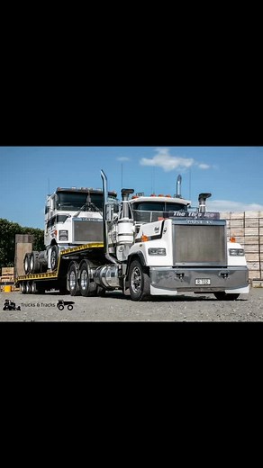 @macktrucksnz @macktrucks_australia #mack #macksuperliner #truckphotography #truckporn #truckphotographer #trucksofinstagram #bulldogmack #davidkinchphotography #capturingmotioncreatingimpact | David Kinch Photography