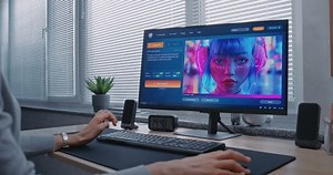 Yetişkin kadın tipleri bilgisayarda yapay zeka Stok Videosu (%100 Telifsiz) 3614294837 | Shutterstock