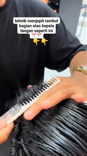 3.6K views · 30 reactions | tehnik menjepit rambut di atas kepala biar mudah memotong ujung rambut nya pakai #gunting, salam #tutorial ✂️✂️✂️ | Anang Kusmiran | Facebook