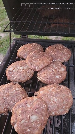 Homemade grilled 🍔 😋 | Jennifer Hart Williams