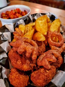 🎃🎃🎃🎃 Boneless Cheetos Colmillos Por tiempo limitado, aprovecha la temporada HALLOWEENESCA. Hoy abrimos de 5 pm 10 pm | Maurice Le Chat café y frappés