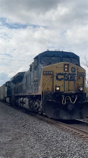 CSX CW44AC #537 (YN2) Leads M637 With Trash Loads Bound For Ohio!