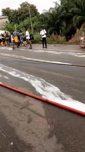 4.3K views | It is not advisable to rush to the scene when a fuel tanker rolls over #driverstoday #fueltanker | Drivers Today | Facebook