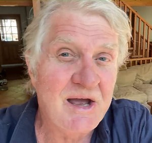 Canadian singer-songwriter Tom Cochrane is sharing his voice to support the approximately 3,000 people living with #ALS across the country for #ALSAwarenessMonth. Watch his video message below and join us for the #WalkToEndALS on June 20. 💜 | ALS Canada