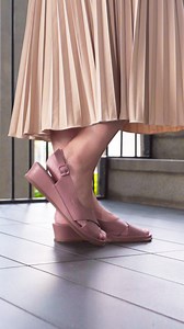 Discover our crossed sandals in the sweetest pink, where grace and ease meet effortlessly. Walk into your nearest department store to get yours. #CrocodileMY | Crocodile