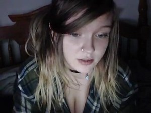 Adolescente adorable tiene unas tetas enormes