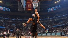 Juan Toscano-Anderson Skies Over Andrew Wiggins in NBA Dunk Contest