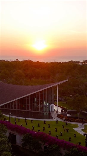 POV: Witnessing the breathtaking sunset in Jimbaran. Host your private events in the serene SAKA Garden at the culturally rich @sakamuseum Our cultural haven is filled with stories of the Balinese Silent Day, Nyepi, and Ogoh-ogoh sculptures created by local Balinese communities, along with other cultural artwork. #AYANAResortBali #SAKAMuseum #AfterRockBali | AYANA Resort BALI