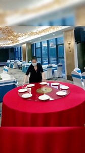 Mad skills! Watch how a waitress in China quickly changes the tablecloth and sets the table. #FunChina | China Plus Culture